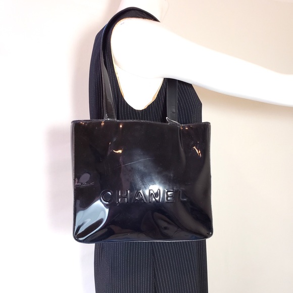 CHANEL Handbags - Auth CHANEL Black Enamel Shoulder Bag